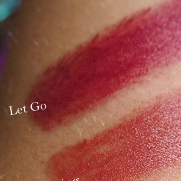 New DOLL 10 Lip Crayon "Let Go" (Cranberry) Full Size. Makeup Lipstick Beauty - Picture 3 of 9